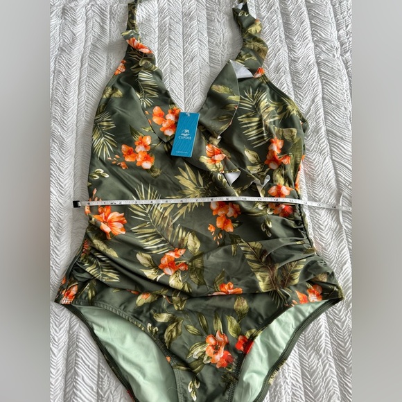 Women's CUPSHE Tropical Flutter Halter Tummy Control One-Piece Swimsuit (new) - Picture 7 of 8